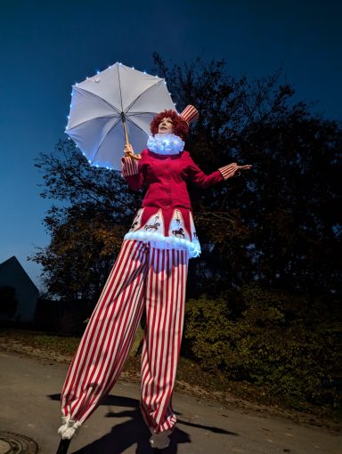 Modern Circus, Candy Girl Stelzen Walk Act Künstler