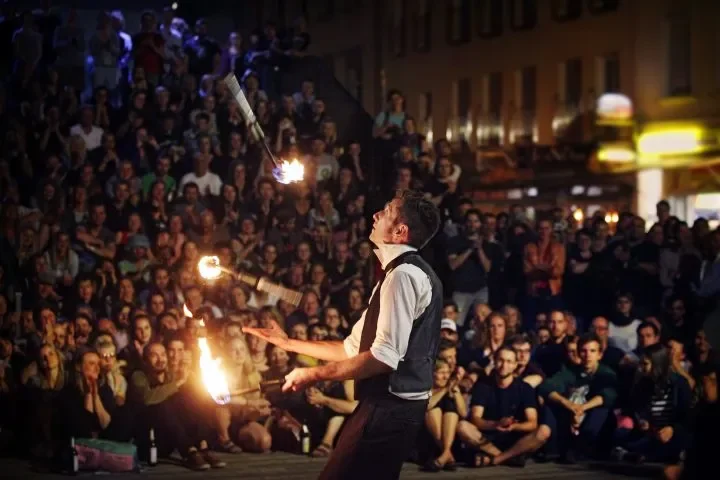 Herr Kasimirs feuriges Finale, Feuershow und Feuerjonglage